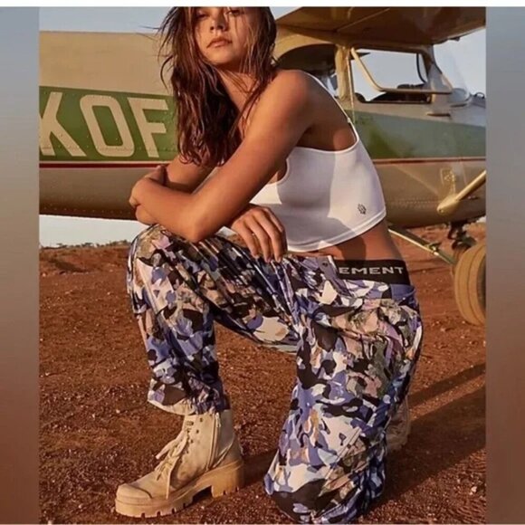 NWT Free People movement Mesmerize Me Printed Pant Violet Splendor Camo L - Picture 4 of 11